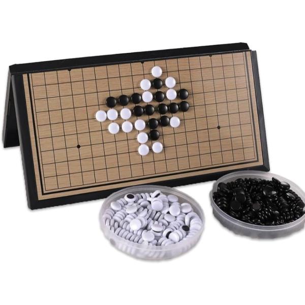 「いつでもどこでも対局可能」37x37cm正式対局仕様の19路盤囲碁セットです。紛失を防止する収納内蔵型で、黒石・白石をしっかり収納。折りたたむと半分のサイズになり、手軽に持ち運べるので、外出先での囲碁対局にとても便利です。初心者・お子様か...