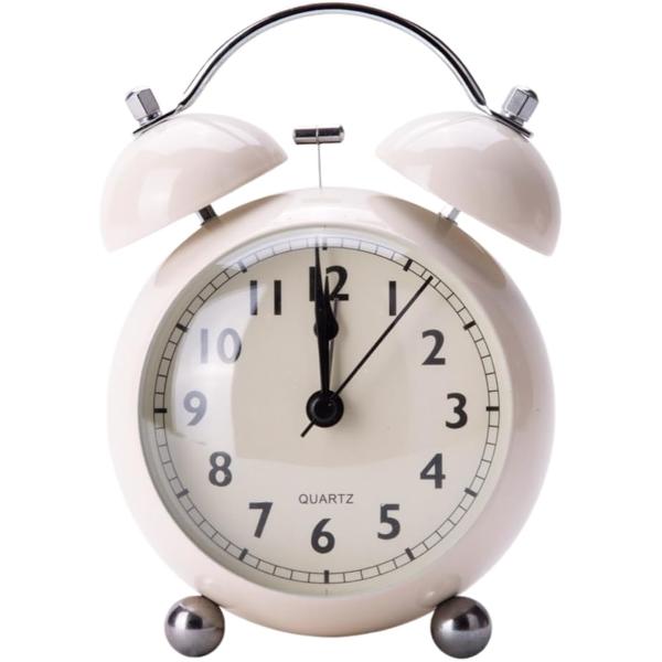 バリエーションコード : 2BUFN0KCCK「レトロなベル式のアナログ目覚まし時計」クラシカルなデザインと大音量ベルで、寝坊しがちな朝も確実にサポート。丸みのあるアンティーク調デザインが、インテリアにおしゃれなアクセントを加えます。「静音...
