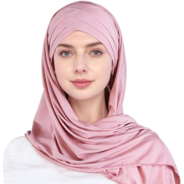 バリエーションコード : 2B9IHDRTNJ「美しいヒジャブ」額がV字になったデザインで顔周りをすっきりと見せてくれます。布をたっぷりと使っているので動くたびに美しくドレープが揺れます。ロングサイズのヒジャブなので慣れていない人でも簡単に...