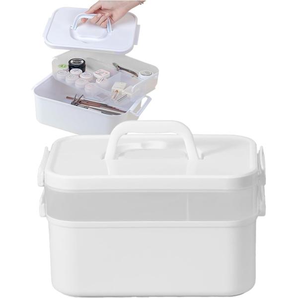 プラスチック製2段式ネイル道具収納ケースです。大切なネイル道具を傷や汚れ、埃などから保護し、きれいに整理・収納ができます。軽量コンパクトでありながら大容量で、取っ手が付いているので、収納や持ち運びに便利です。透明な仕切り付きのトレイが付属し...