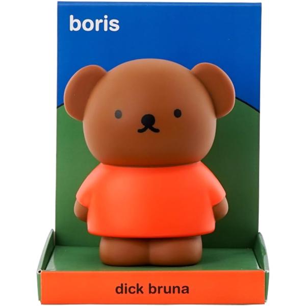 バリエーションコード : 2B9P63GG9V絵本からキャラクターが飛び出してきたみたい。物語の世界観を表現した貯金箱「Coin Pods」シリーズにボリスが登場。手のひらサイズの貯金箱と、世界観を演出するディスプレイのセットです。外箱は本...