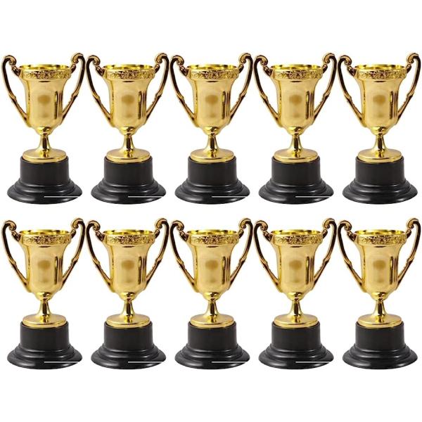 ・黒のベースとゴールドのカップデザインで、小さいながらももらって嬉しいトロフィー10個セットです。・高品質のプラスチック素材で耐久性に優れ長期保管に適した優勝カップです。自分のデスクに飾ることもできる大きさです。・子供も大人も、もらって嬉し...