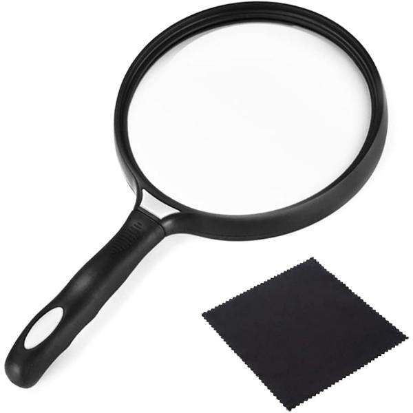 「特大ルーペ」外径140mm、レンズ径128mmのビッグサイズの拡大鏡です。シンプルな手持ちタイプで使いやすく、理科の実験や読書、地図、図面、資料、新聞や小さな文字の読み物など、幅広い用途にお役立て頂けます。「大きくて扱いやすい」持ち手部分...