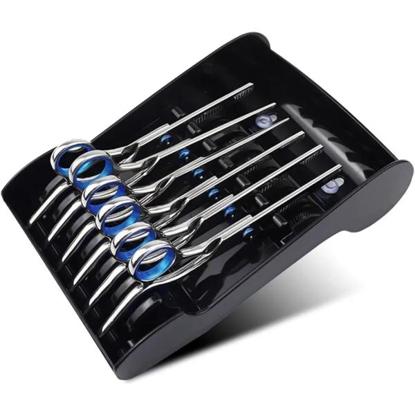 バリエーションコード : 2BJJQ5NFS9美容、理容サロンでご愛用いただいているシザートレーです。ゴールド、シルバー、ブラックの3色をご用意致しました。Ergonomicsデザインでプロの作業性、実用性を追求したシザーケースです。標準的...