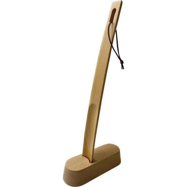 北欧のブナ材を使ってベトナムの職人が１つずつ手をかけて作りました。丁寧な加工ですべすべ滑らか。エッジが丁寧に面取りされており、ストレスを感じることなくどこを握ってもやさしく手に馴染みます。柔らかなたたずまいはお住まいの雰囲気をこわしません。...