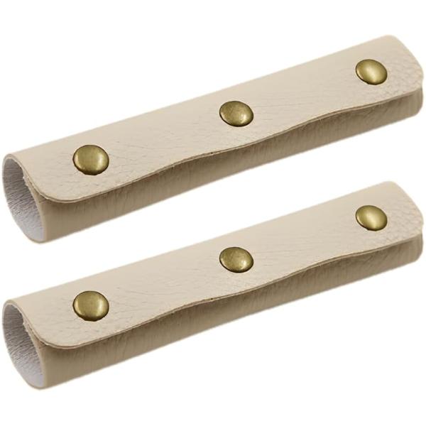 バリエーションコード : 2BRFCL5RDH「製品素材」上質な革とアンティークゴールドのボタンが高級感を演出し、どんな高級バッグにも自然に馴染む品格ある仕上がりです。「製品仕様」バッグのハンドルを傷や汚れからしっかり守り、美しさを長く保て...