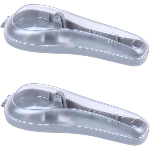 バリエーションコード : 2BU1FFI9ROさまざまなメーカーのT字カミソリや携帯髭剃りを収納できるプラスチック製カミソリケース2個セットです。衝撃や汚れから剃刀を保護し、旅行や出張、キャンプなどの外出先でも安心して使用できます。カラーは...