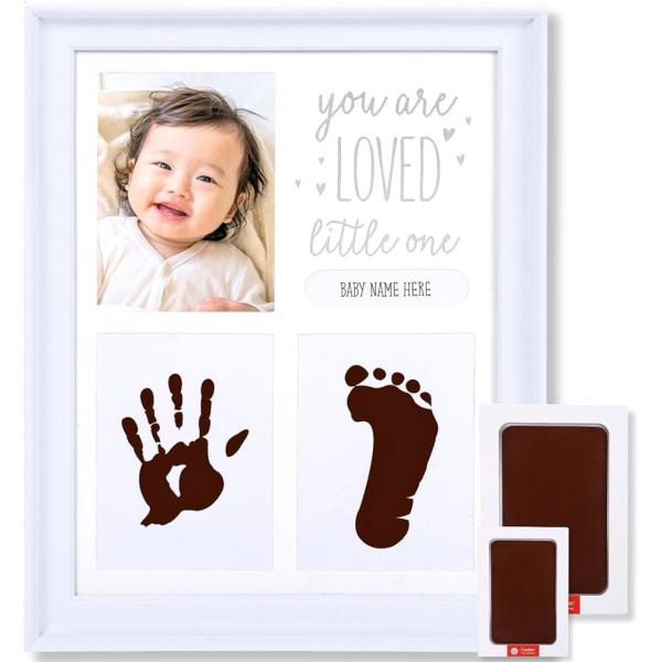 バリエーションコード : 2BU4OPTVLG「フォトフレームと転写スタンプのセット」 赤ちゃんやペットの手足を汚さずにかんたんに形が残せる、フィルム転写タイプのスタンプと、かわいらしい樹脂製フォトフレームをセットにしたメモリアルボックスで...