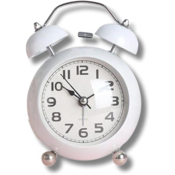 バリエーションコード : 2BU5562VHW「レトロでおしゃれなデザインがインテリアに映える」シンプルなアナログ文字盤とクラシックなベルが特徴のデザインで、カフェ風や北欧、ヴィンテージスタイルのインテリアにもぴったり。どこに置いても映える...