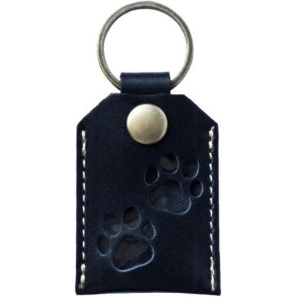 バリエーションコード : 2BU6O2829Cいつも一緒にいたい、その願いを叶える遺毛ケース：大切なペットの遺毛を、肌身離さず持ち歩けるキーホルダー。上質な本革と愛らしい肉球型の窓が、思い出を優しく包み込みます。細部までこだわった、確かな品...