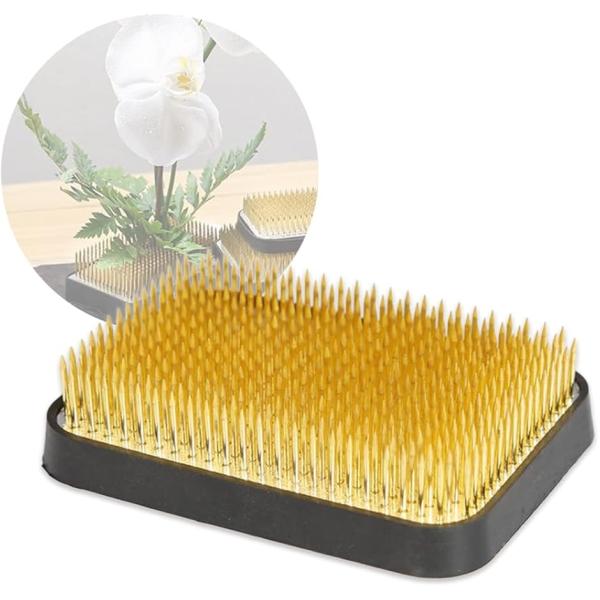 バリエーションコード : 2BU9U2I2CI「生け花の美しさを支える本格派剣山ベース」本商品は華道やフラワーアレンジメントで使用される「剣山（花留め）」タイプの固定器具です。花器や水盤にセットし、枝物や花材をしっかり固定。重厚感ある真鍮製...