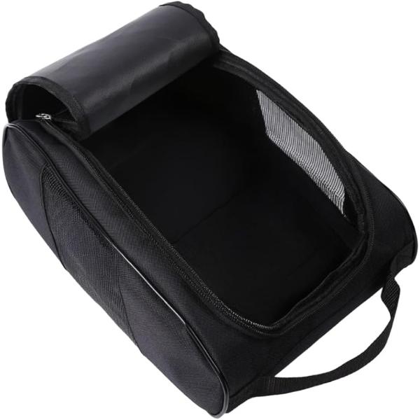 「通気性と蒸れ対策」 側面にメッシュ素材を採用しているシューズケースで、通気性を確保しながらもシューズ全体をしっかり保護します。蒸れを軽減しつつ、中身の状態もわかりやすい構造です。使用後のスパイクやスニーカーの収納にも最適で、湿気対策として...