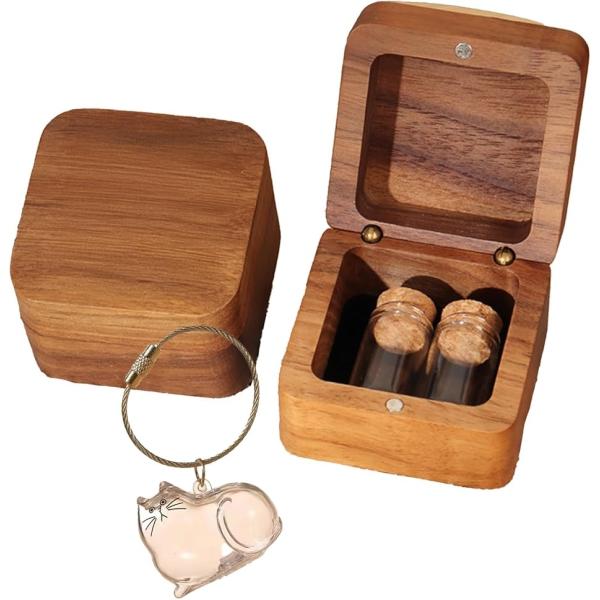 バリエーションコード : 2BUGWGGSGQ「メモリアルケースセットで大切な記録を残す」木製ボックスに収まる瓶2本とキーホルダーのセット。瓶には髭や爪、歯など成長の証をしっかり保存できます。キーホルダーには毛を入れられるので、外出先でも身...