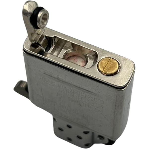 バリエーションコード : 2BUI5SHTWN「ジッポーオイルの揮発を抑える」高精度メタル＋Oリングで密閉力アップ。底面からの揮発をしっかりカットし、オイルの持ち時間を最大7日間に延長。「ジャストフィット設計」Zippoレギュラーサイズに適...