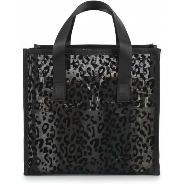 バリエーションコード : 2BUNK954SU「選べる2つの人気デザイン」 シンプルでキュートなハート柄とヒョウ柄の2種類をご用意。レディースのサウナ・スパタイムを彩ります。「速乾性抜群のドライポーチ」 全面メッシュ素材で通気性が高く、濡れ...