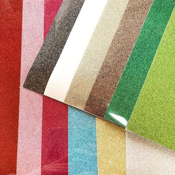 バリエーションコード : 2BUT8P919D家庭用アイロンで簡単に貼れる。キラキラグリッターの熱転写シートです。A4より少し大きめのサイズで、手軽にカット可能。Tシャツやバッグをおしゃれにアレンジできます。「カラー」白、銀、金、ベージュ、...