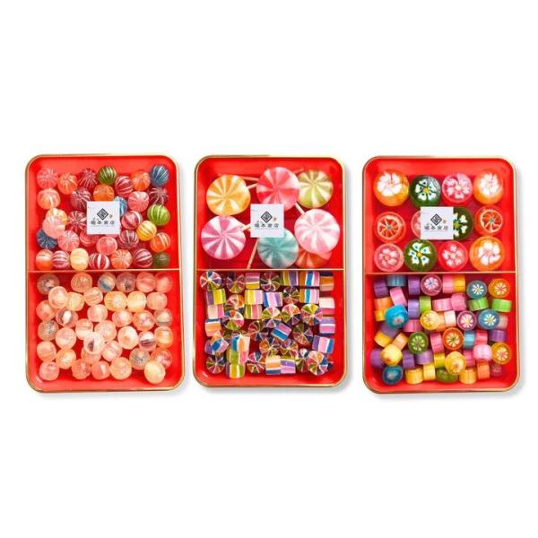 京の飴細工　「花ばたけ」・「風ぐるま」・「手毬」の《詰め合わせ3種セット》です。京の飴細工職人が丁寧に鮮やかに仕上げたカラフルな一粒一粒の飴は可憐で美味しく、だれもが笑顔になるような不思議な飴です。上品で爽やかな甘さがどこか懐かしくやさしい...