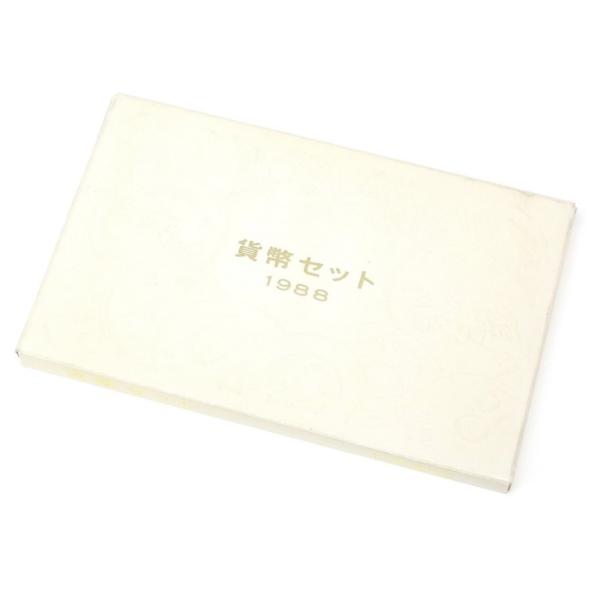 【商品名】: 1988年 貨幣セット ミントセット 昭和63年　【サイズ】: W:13cm H:8cm　【付属品】: 画像に掲載されているもののみ付属します　【ランク】: 展示未使用品　/コインの経年劣化や箱の汚れ、小キズなどありますが、未...