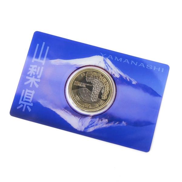 【商品名】: 平成25年 地方自治法施行60周年記念500円バイカラー・クラッド貨幣 山梨県 富士山とぶどう 2013年　【サイズ】: /直径:26.5mm　【付属品】: 本体のみ（付属品はありません）　【ランク】: 展示未使用品　/わずか...