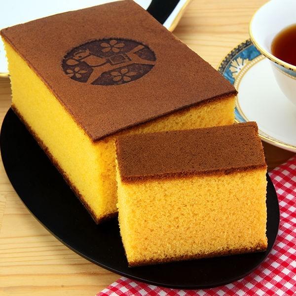 2022/9より、メーカー価格改定となりました。烏骨鶏の卵は、１羽につき週に1個程度しか産まれない上に栄養価も高い高級品なのは皆さんご存知ですよね？その卵を２０％使用した、ぜいたくなカステラです。甘さは控えめですが、こくのあるお味が評判とな...
