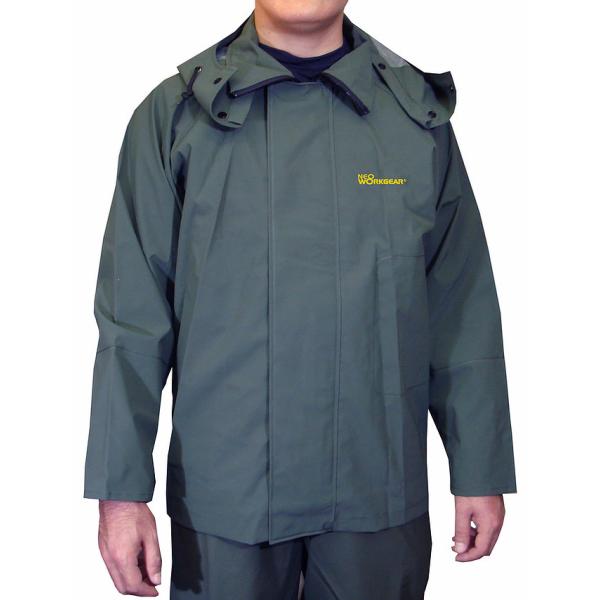 ・シーマスターの素材はPVC100％のレインウェアに比べて薄く軽いから動きやすい。内側にメッシュを貼り、汗でまとわりつくレインウェアの不快さを軽減、強度アップ。縫い目のないウェルダー加工で完全防水。フード取り外し可能。内側に胸ポケットあり。...