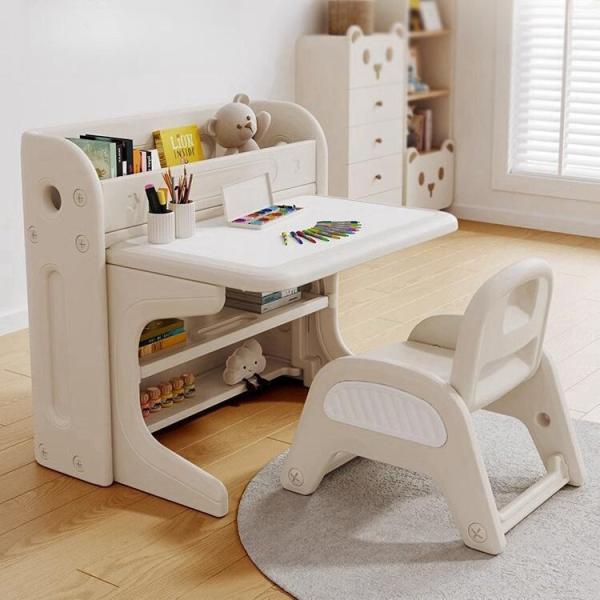 デスク×1、チェア×1の便利な2点セットです。スペースを有効活用できるたためるタイプ安心安全なHDPE素材、無毒無味そしてノンホルムアルデヒド、1歳頃からお絵かき、おままごと、ぬりえ、粘土遊びなど幼児学習に最適ワイドなホワイトボードデザイン...