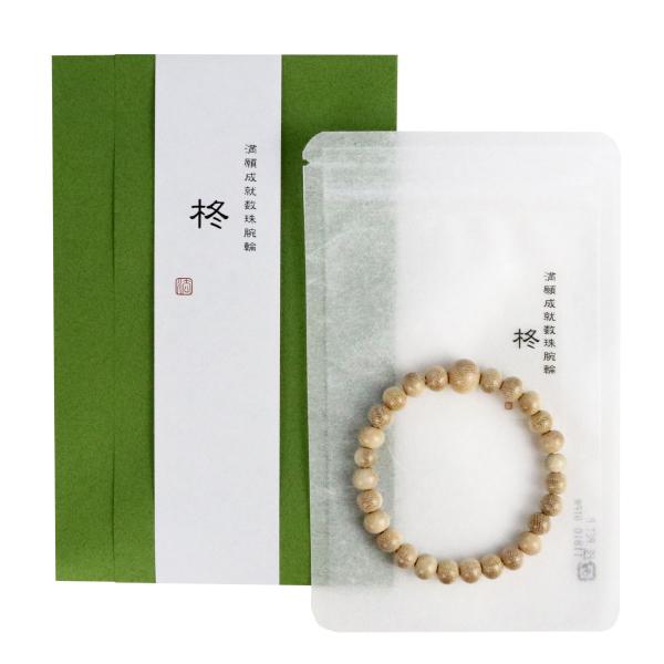＜商品説明＞・天然素材の柊を使用した京念珠職人による念珠ブレスレットです。・葉に鋭いトゲのあることで知られる柊は、古くから魔除け・厄除けの木とされています。・柊の葉は年数が経つにつれ丸みを帯びてきます。形を変化させ成長していく姿が「先を見通...