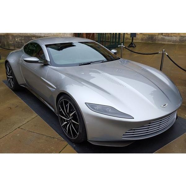 ００７のアストンマーチンのミニカーです 007ミニカー 1/36 CORGI 007 アストンマーチン DBS ダメージ仕様