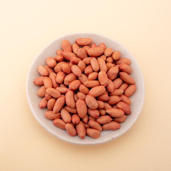 殻をむいた落花生を味付けせずに、熟練の職人が絶妙な煎り加減で仕上げました。塩分を気にされる方や、健康志向の方におすすめです。