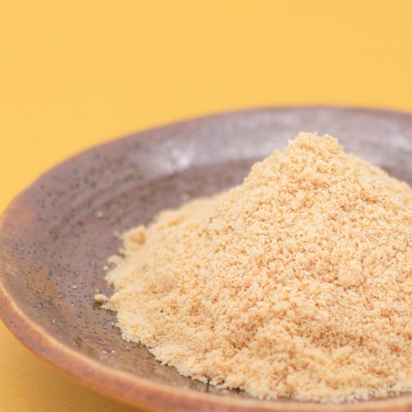 煎り立ての落花生を粉末にしました。