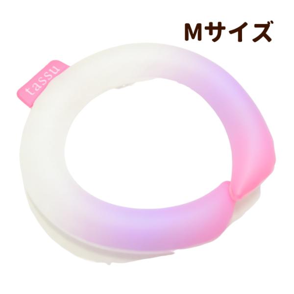 約28℃以下の環境下で凍る水溶化ジェルは快適な温度をキープするので暑さ対策に最適です。■ブランドtassu■サイズ約W12×H11.5（cm）首周り内経　約26cm■材質外部：TPU内容物：PCM■カラーピンクムーン