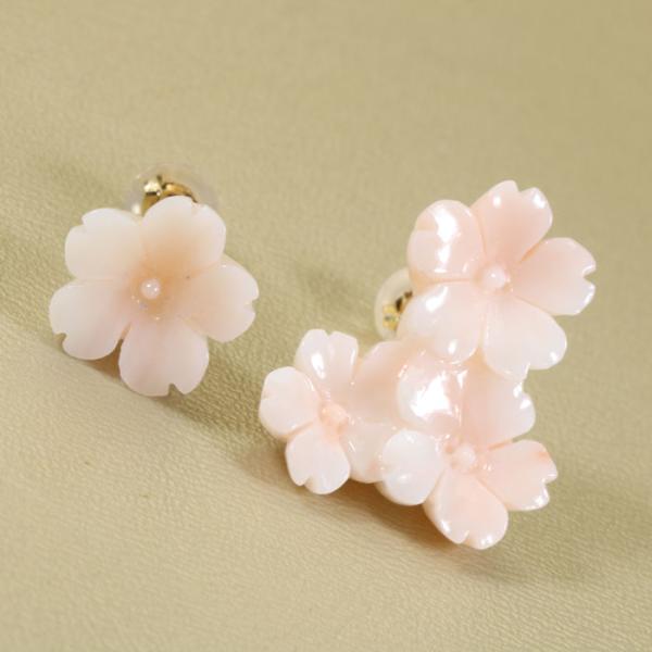 宝石珊瑚のSANSUI ミッド珊瑚 ピンク 桜色 ピアス 桜 花 K18YG 18金