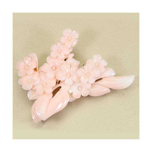 宝石珊瑚のSANSUI ピンクサンゴ ミッド珊瑚 ブローチ 帯留め 花 彫刻