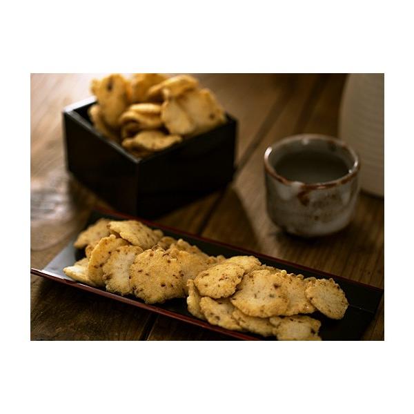 本物の牛肉を使った商品でサクサクとした食感です。法善寺あられの看板商品！当店売れ筋NO2！お子様のおやつやビールのおつまみに最適です。マスコミによく取り上げられています。［分類］あられ・おかき・せんべい・かきもち