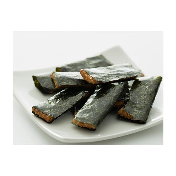 焼き海苔を贅沢に使い、あられの香ばしさと海苔のおいしさとがお口の中に広がります。焼き海苔は日本国内、有明海産を使用しています。のり巻ファンは是非どうぞ。［分類］あられ・おかき・せんべい・かきもち