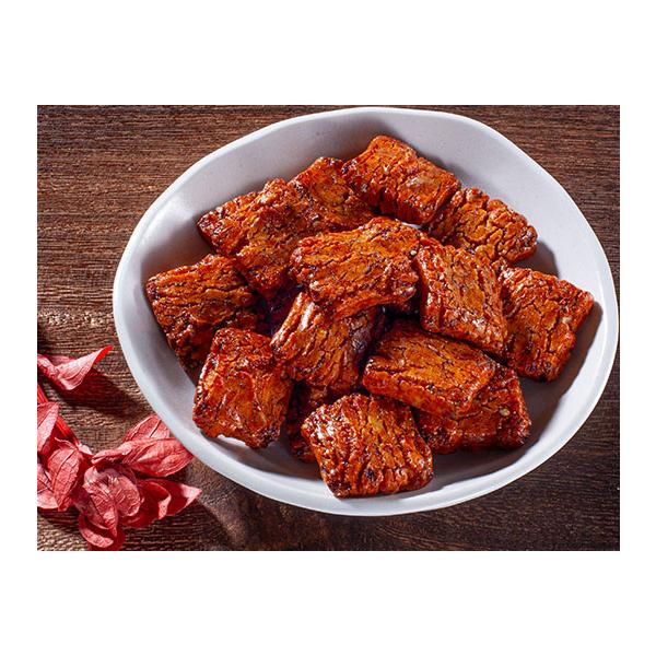 大きくブロック状で歯ごたえがあり、醤油・七味をしっかり効かせ、味にメリハリをつけています。食べ応えがあり、醤油あられの定番商品です。［分類］あられ・おかき・せんべい・かきもち