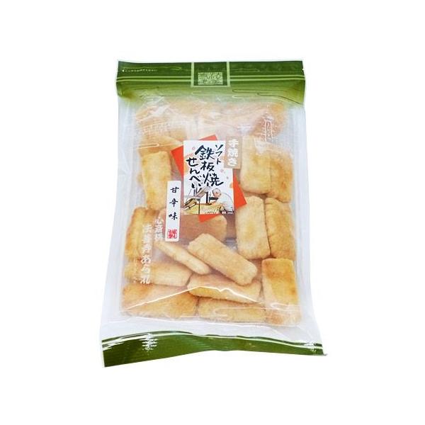 厚さ１０ｃｍの鉄板でうまみを逃さず焼き上げる煎餅は、大量生産はできませんが、手焼きのぬくもりが伝わる商品です。しょう油に砂糖をからませほんのり甘く、少し辛めの味付けです。［分類］あられ・おかき・せんべい・かきもち