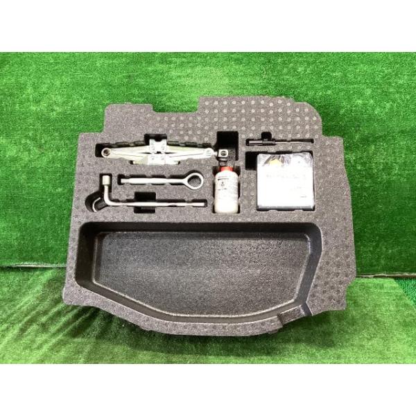 フィット DBA-GK4 車載工具 13G L ホンダセンシング 4WD NH830M