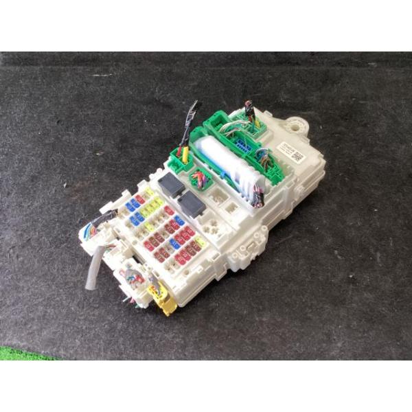 フィット DAA-GP5 ヒューズボックス ハイブリッド Sパッケージ NH731P