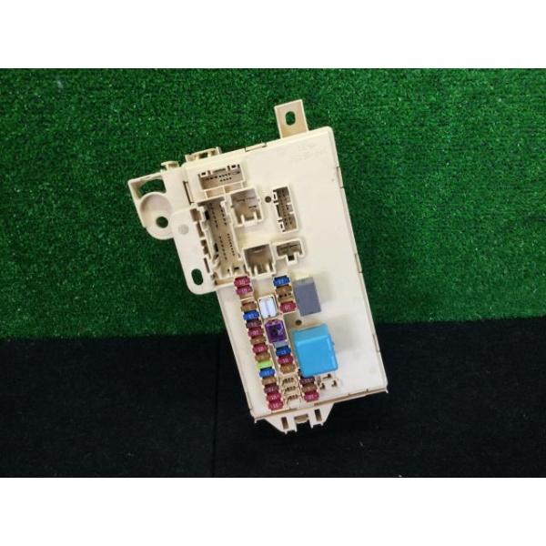 ムーヴ DBA-LA100S ヒューズボックス L SA B70 82600-B2380