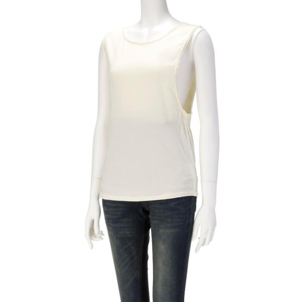 アウターに合わせやすい、丸首スタンダードタイプノースリーブなので暑い夏にもオススメ☆お手持ちのお洋服が、授乳服に変身♪カシュクールトップスやカーディガンと合わせて、重ね着風に。◇袖ぐりが広めのゴム仕様なので、授乳もラクチン♪◇シンプルな丸首...