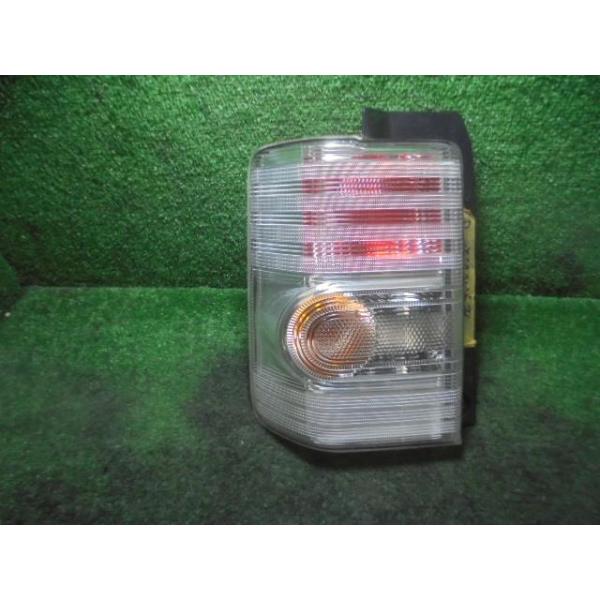 ムーヴ ムーヴコンテ DBA-L575S 左テールランプ リア レンズ W24 66840