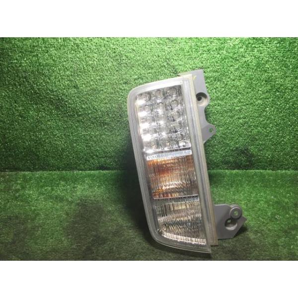エルグランド DBA-PNE52 左テールランプ リア レンズ K23 70909 : 原木