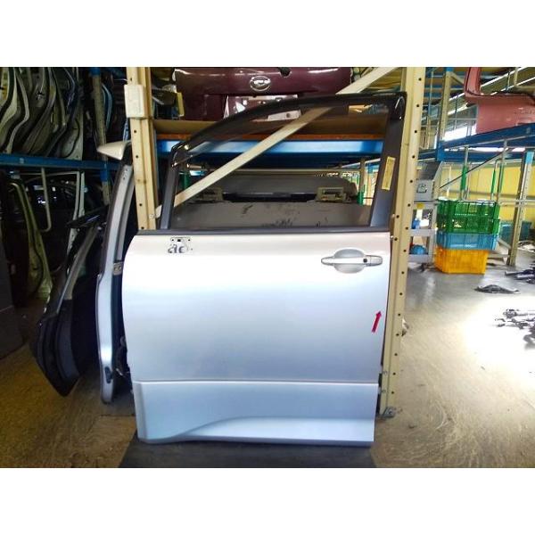 ヴォクシー DBA-ZRR70W 左フロントドア 1F7 73817 : 原木リサイクル