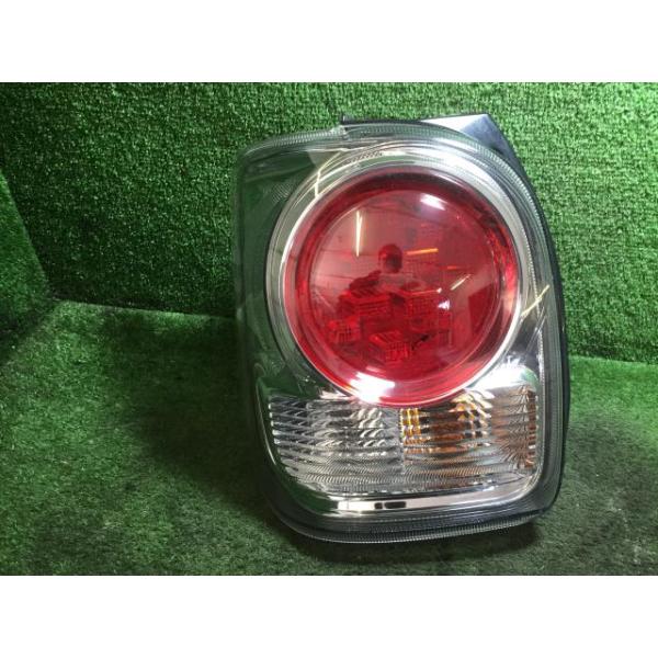 ムーヴ ムーヴキャンバス DBA-LA800S 左テールランプ リア レンズ XE9