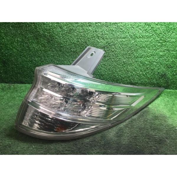 エスティマ DBA-ACR50W 右テールランプ リア レンズ 070 76439 : 原木
