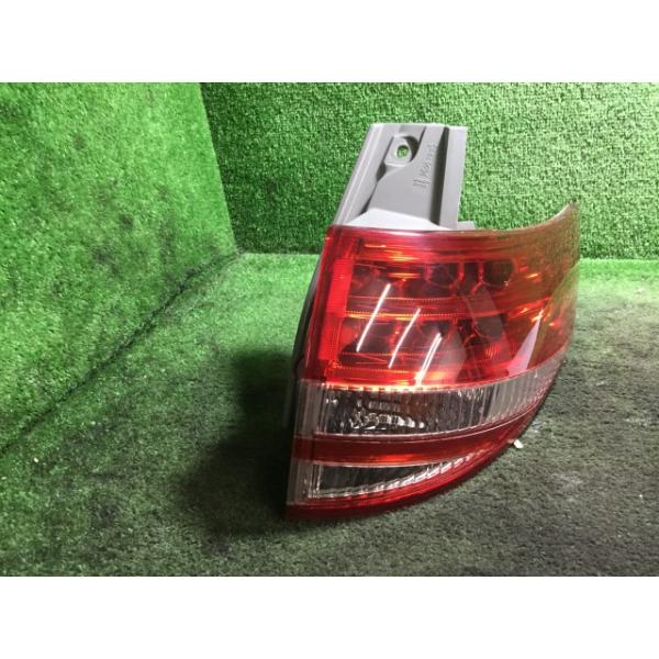 エスティマ DBA-GSR55W 右テールランプ リア レンズ 5A4 79228 : 原木