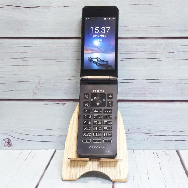 商品は本体（バッテリー内蔵）のみです。その他の付属品はありませんのでご注意ください。【特記事項】なし。【バッテリー性能】著しい性能低下がないことを確認しています（OSからの性能確認不可）【液晶の状態】擦り傷とボタン痕、色むらがみられますが、...