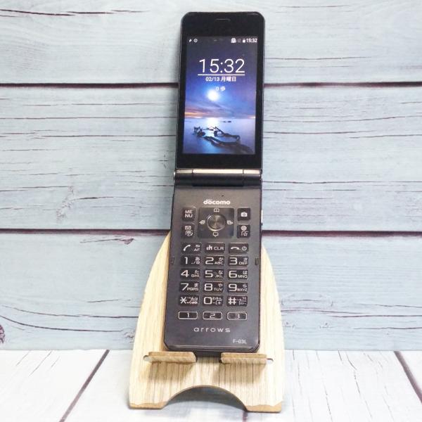 商品は本体（バッテリー内蔵）のみです。その他の付属品はありませんのでご注意ください。【特記事項】なし。【バッテリー性能】著しい性能低下がないことを確認しています（OSからの性能確認不可）【液晶の状態】擦り傷とボタン痕、液晶不良、赤みがかった...