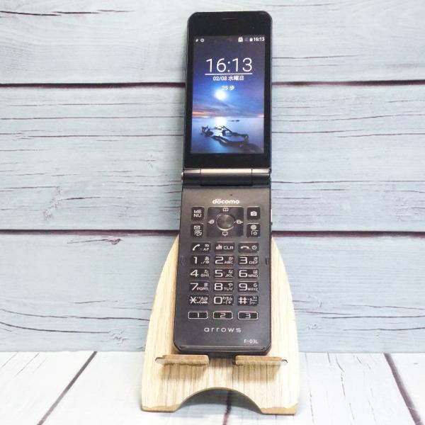 商品は本体（バッテリー内蔵）のみです。その他の付属品はありませんのでご注意ください。【特記事項】なし。【バッテリー性能】著しい性能低下がないことを確認しています（OSからの性能確認不可）【液晶の状態】擦り傷とボタン痕、色むらがみられますが、...